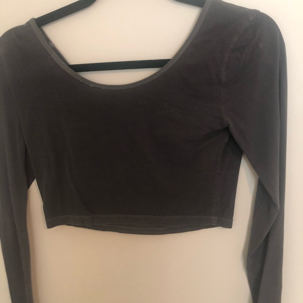 Basic Crop Top - Picture 2 of 3